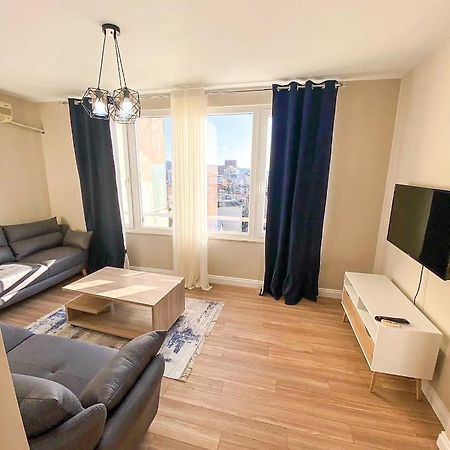 Skyline View 2Br Apartment ティラナ エクステリア 写真