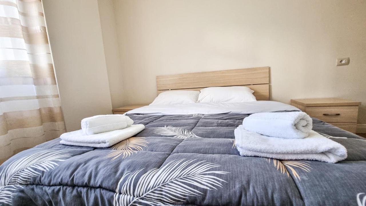 Skyline View 2Br Apartment ティラナ エクステリア 写真