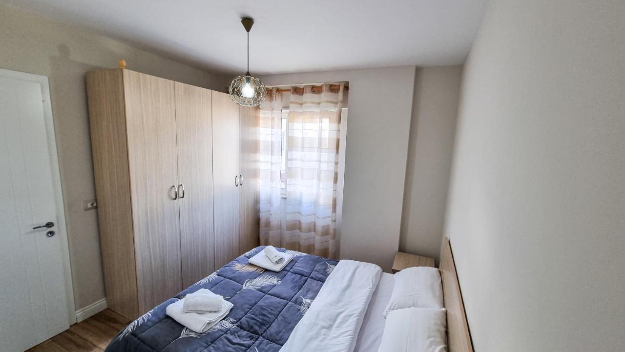 Skyline View 2Br Apartment ティラナ エクステリア 写真
