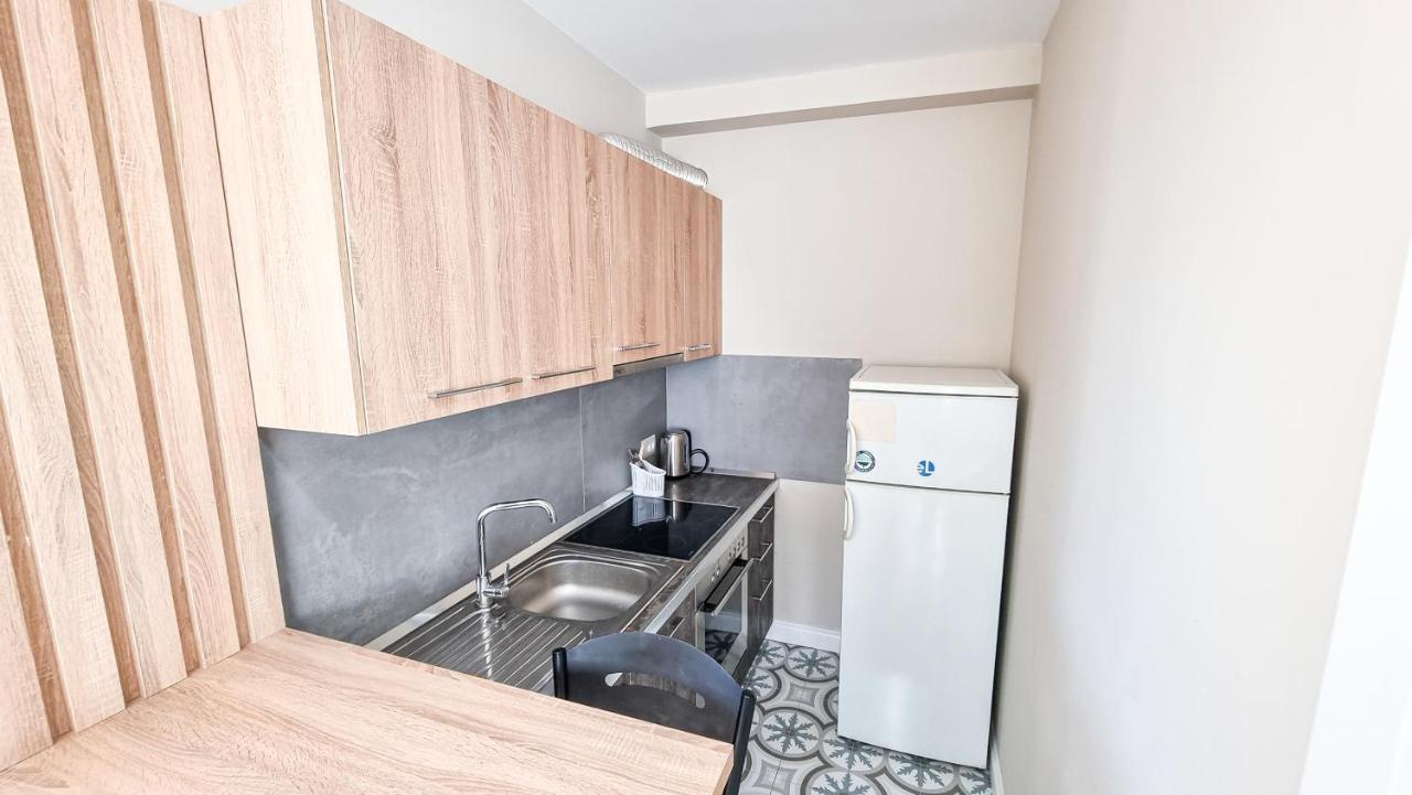 Skyline View 2Br Apartment ティラナ エクステリア 写真