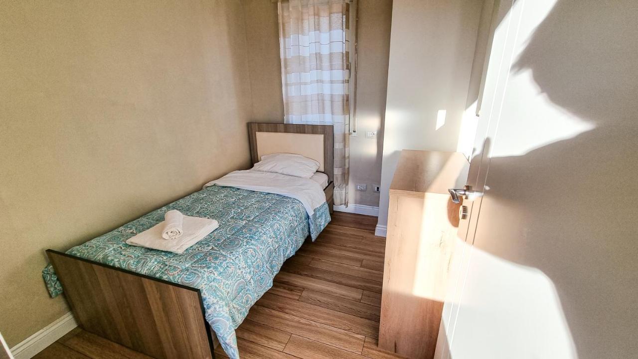 Skyline View 2Br Apartment ティラナ エクステリア 写真
