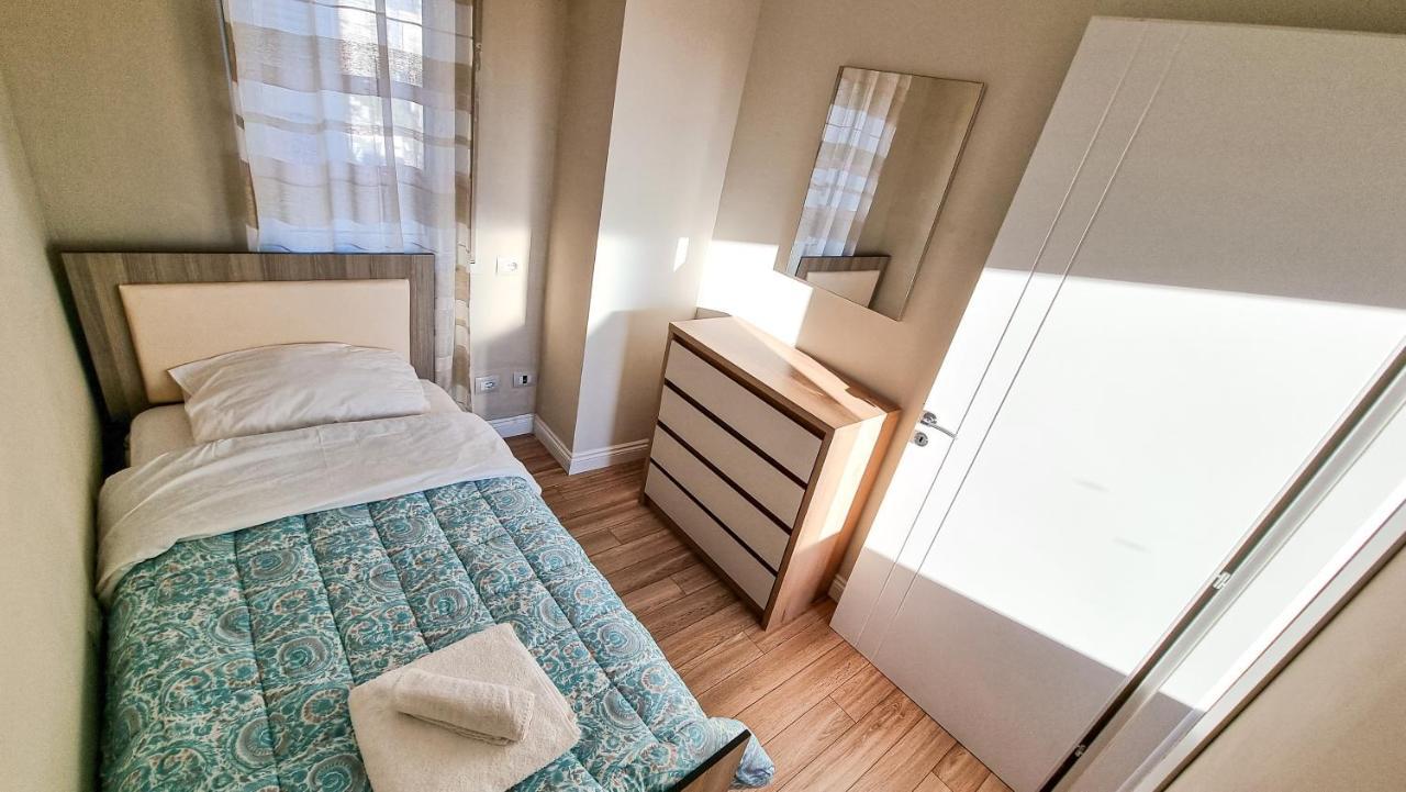 Skyline View 2Br Apartment ティラナ エクステリア 写真