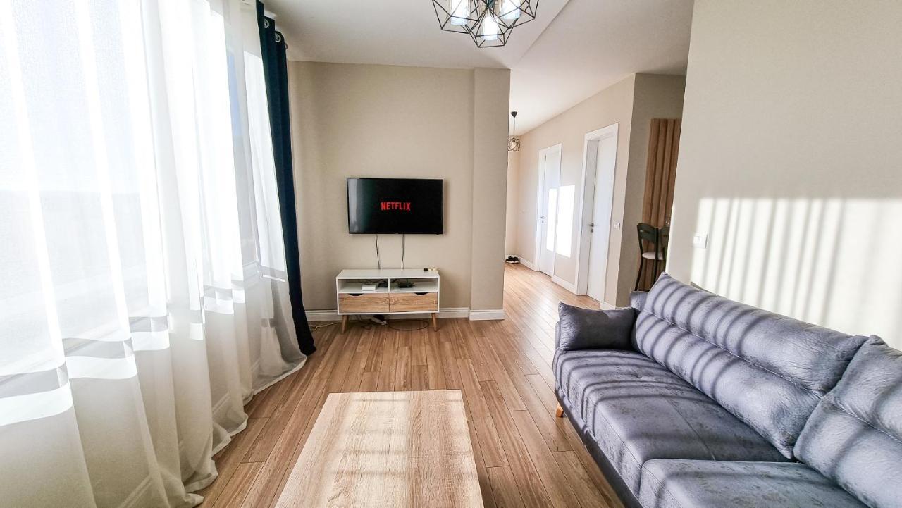 Skyline View 2Br Apartment ティラナ エクステリア 写真