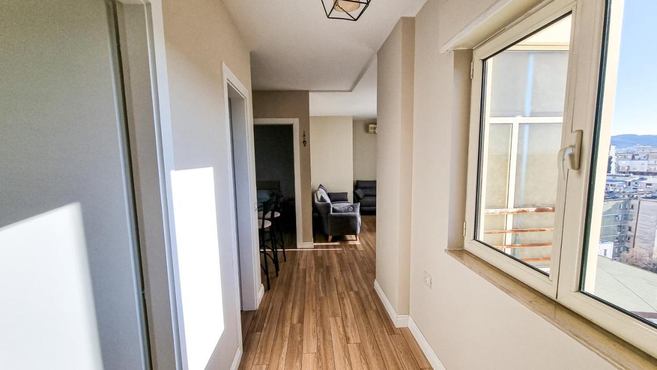 Skyline View 2Br Apartment ティラナ エクステリア 写真