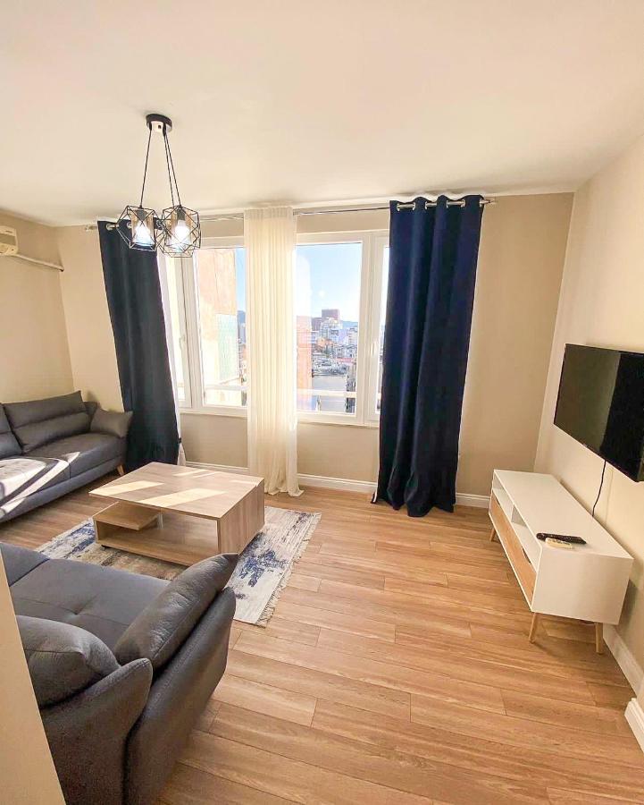 Skyline View 2Br Apartment ティラナ エクステリア 写真