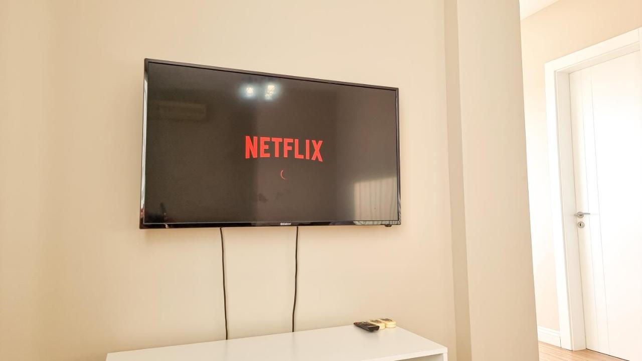 Skyline View 2Br Apartment ティラナ エクステリア 写真